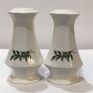 Nikko Holly & Berries Christmas Salt & Pepper